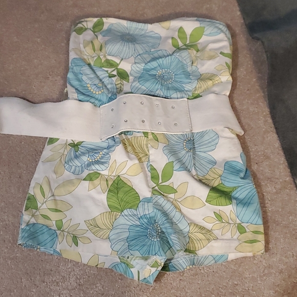 Elegant romper w/pockets and detachable belt. - Picture 3 of 6